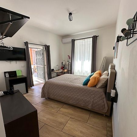 Zeta Rooms กาแซร์ตา ภายนอก รูปภาพ