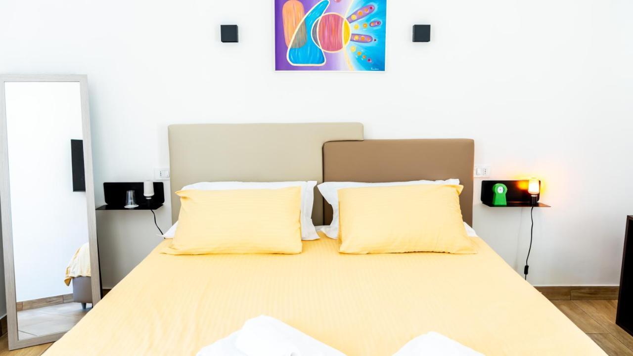 Zeta Rooms กาแซร์ตา ภายนอก รูปภาพ