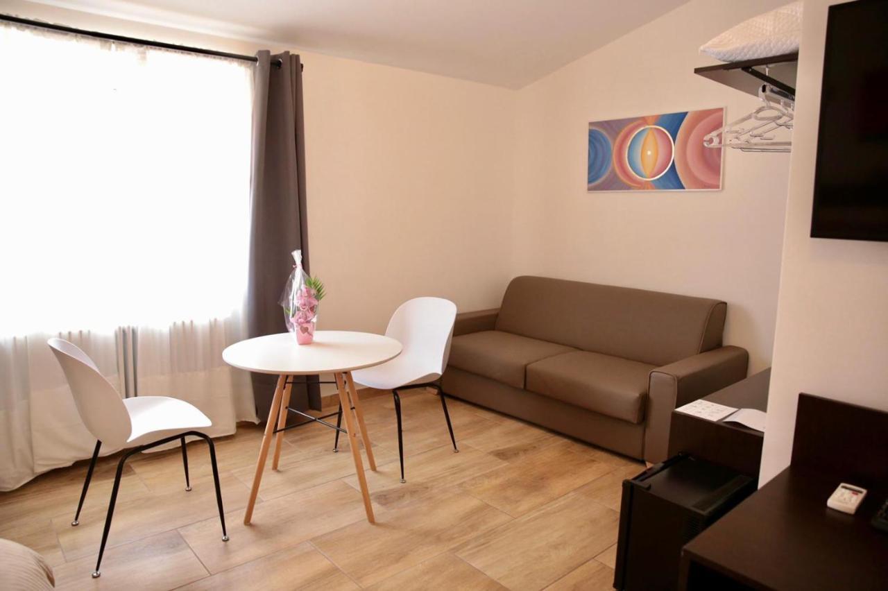 Zeta Rooms กาแซร์ตา ภายนอก รูปภาพ