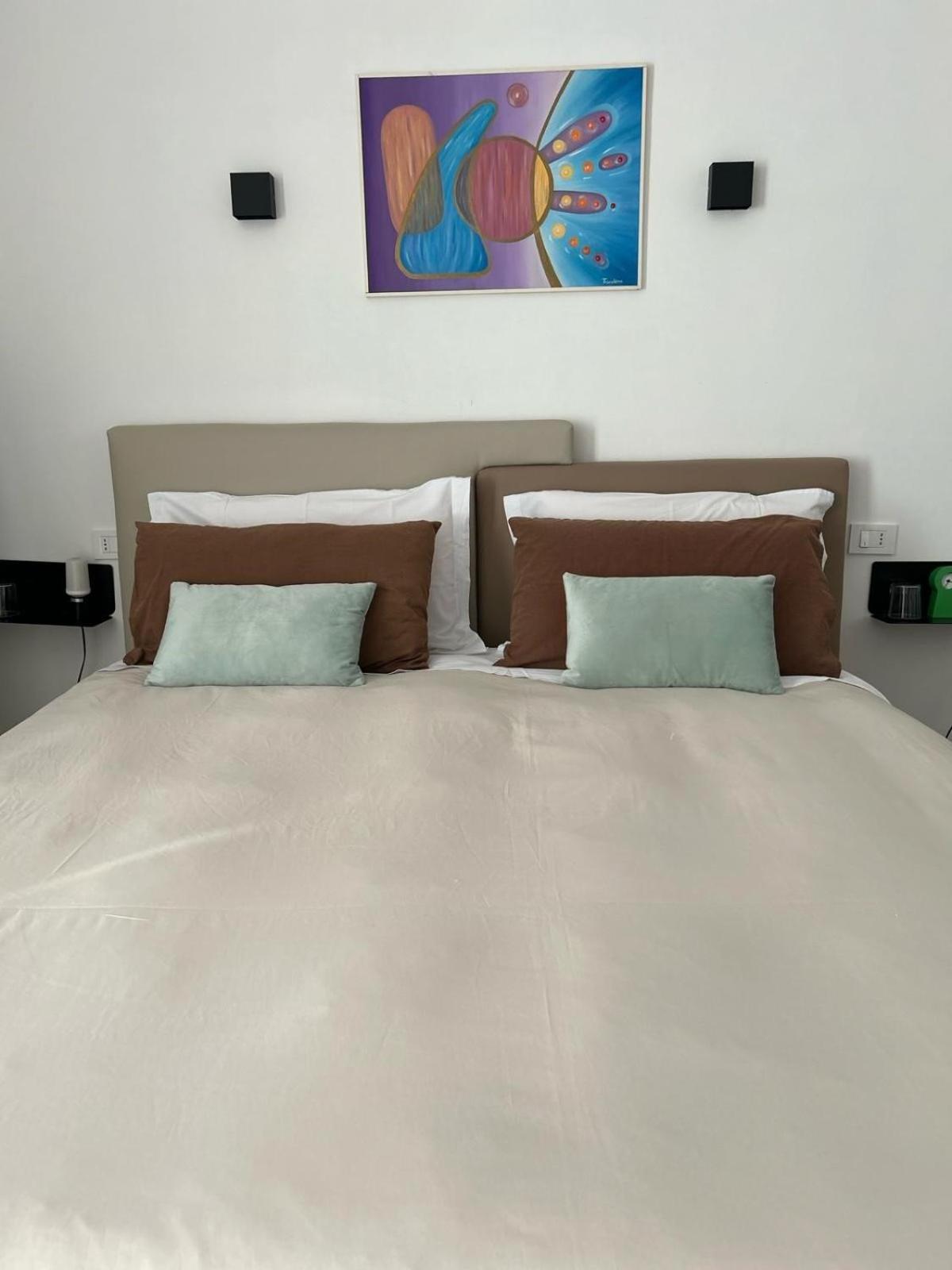 Zeta Rooms กาแซร์ตา ภายนอก รูปภาพ
