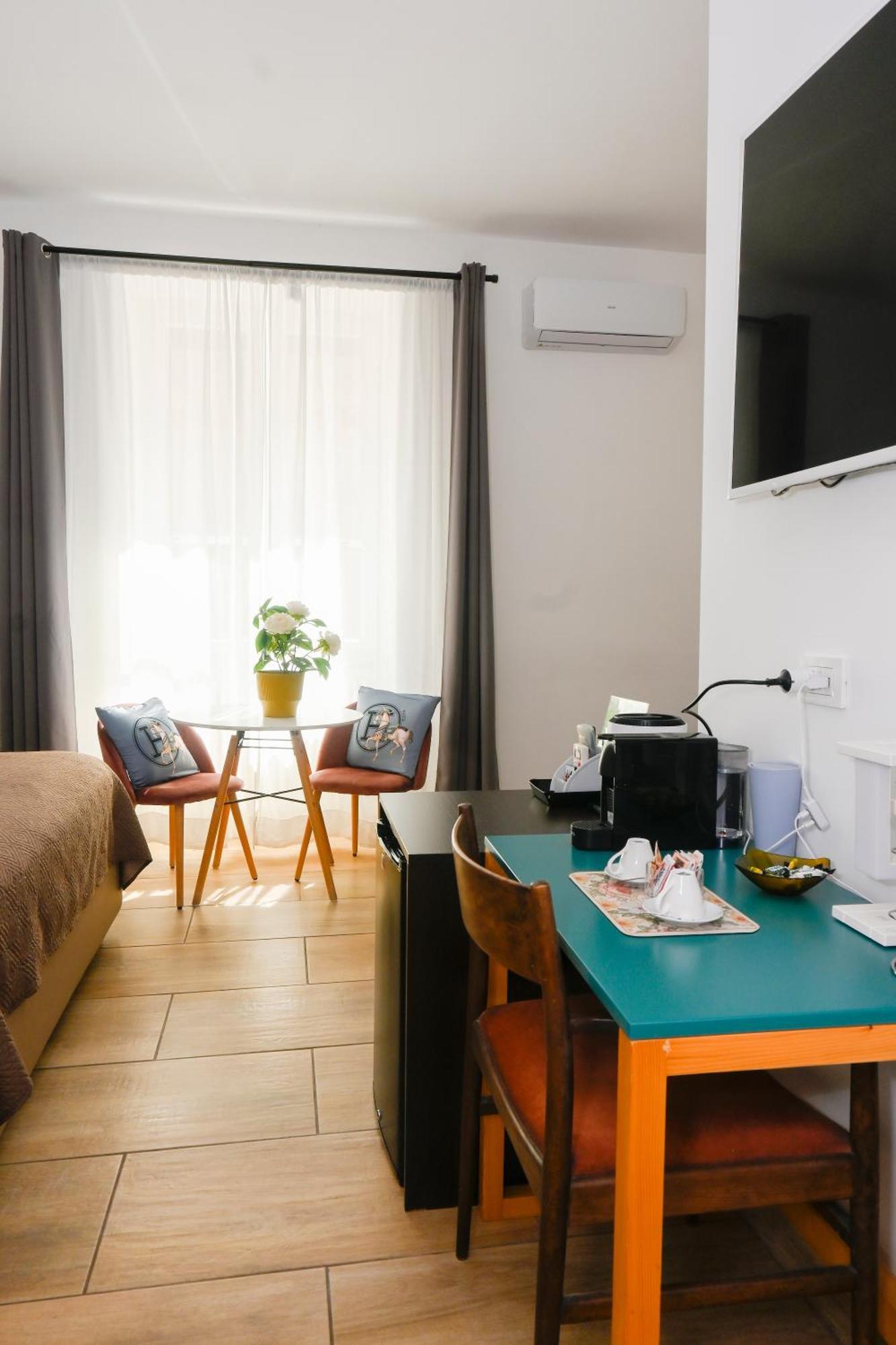 Zeta Rooms กาแซร์ตา ภายนอก รูปภาพ
