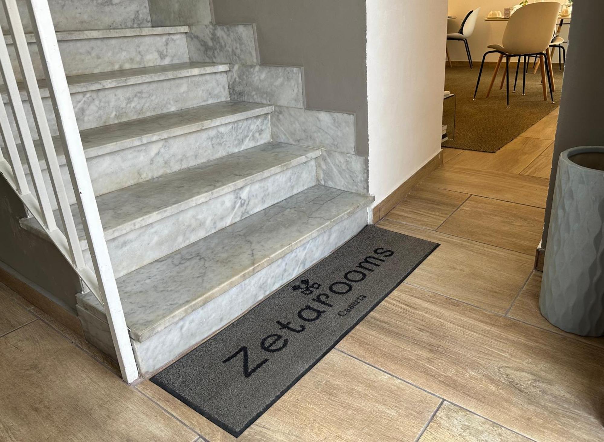Zeta Rooms กาแซร์ตา ภายนอก รูปภาพ