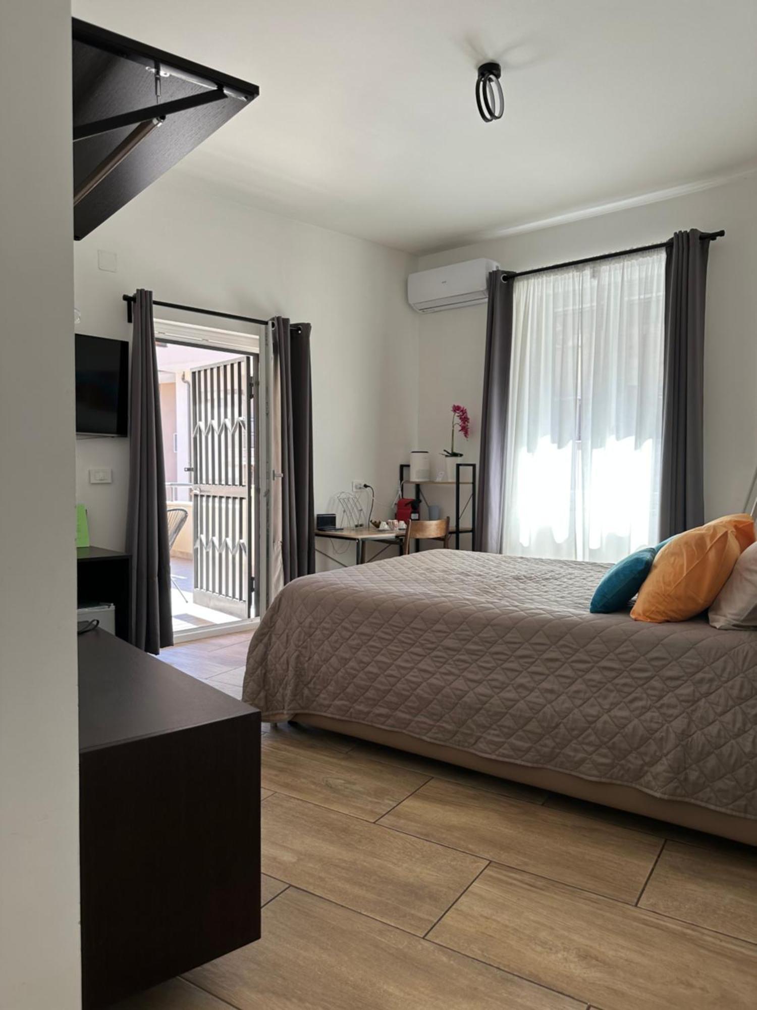 Zeta Rooms กาแซร์ตา ภายนอก รูปภาพ